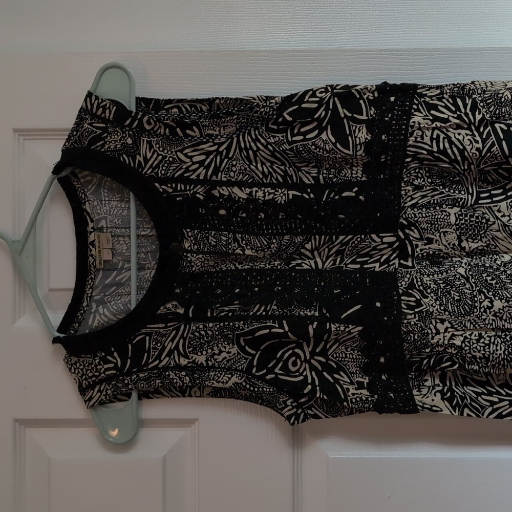 HOLDING HORSES Black and Cream Sleeveless Floral High Low Hem Midi Dress - Picture 2 of 9